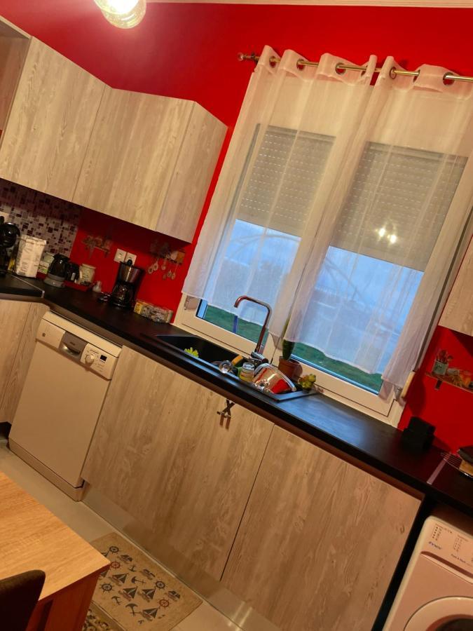 Home Nadia Corinth エクステリア 写真